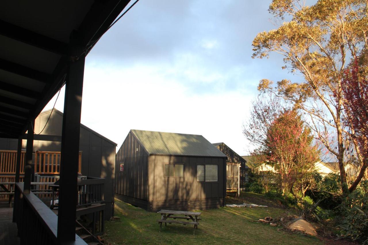 Hugo & Carters Backpackers & Motel Tauranga Eksteriør billede The Village