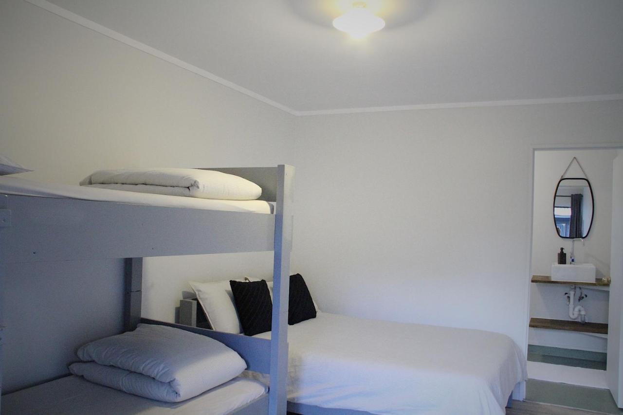 Hugo & Carters Backpackers & Motel Tauranga Eksteriør billede A room at the hotel