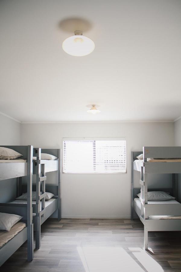 Hugo & Carters Backpackers & Motel Tauranga Eksteriør billede A room at the San Diego Rescue Mission
